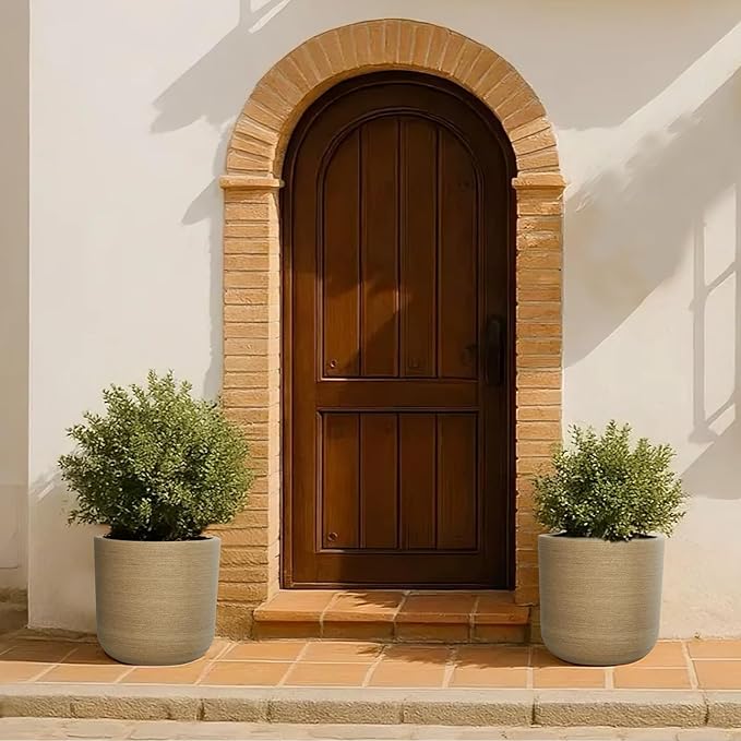 11 Inch Faux Wood Planter, Sandy Brushed Plastic Plant Pot with Drain Hole & Stopper, Lightweight Rustic Flower Pot for Indoor Outdoor, UV & Frost Resistant, Natural Wood Look