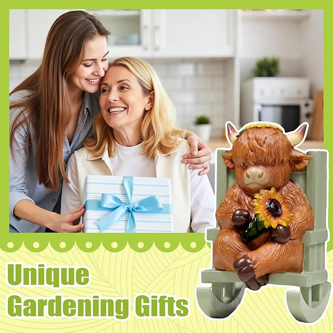 Solar Garden Statues Highland Cow Garden Decor Resin Highland Cow Statue with Light Animal Figurine Outdoor Yard Patio Lawn Decoration Housewarming Gardening Gifts for Women 3.5 * 5 * 6.5 in