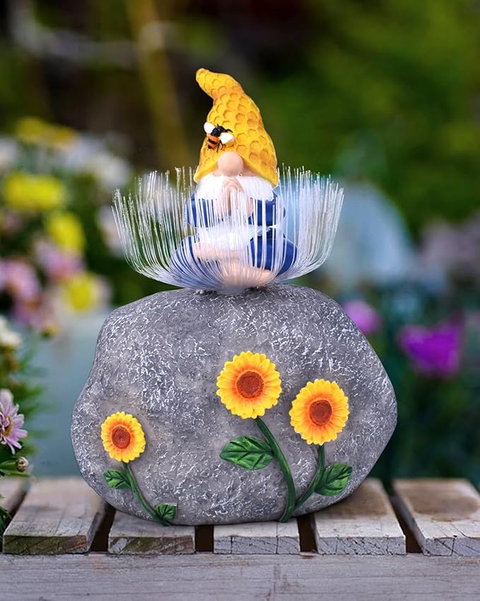 FREECUBE Gnome Garden Decor, Outdoor Solar Garden Statue with Light, Funny Gnome Outdoor Garden Decor for Outside Solar Gnomes Decorations for Yard, Patio, Balcony, Garden